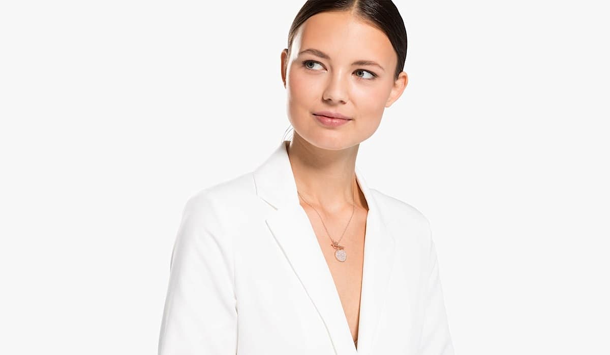 Do jakiej stylizacji pasują duże naszyjniki Swarovski?
